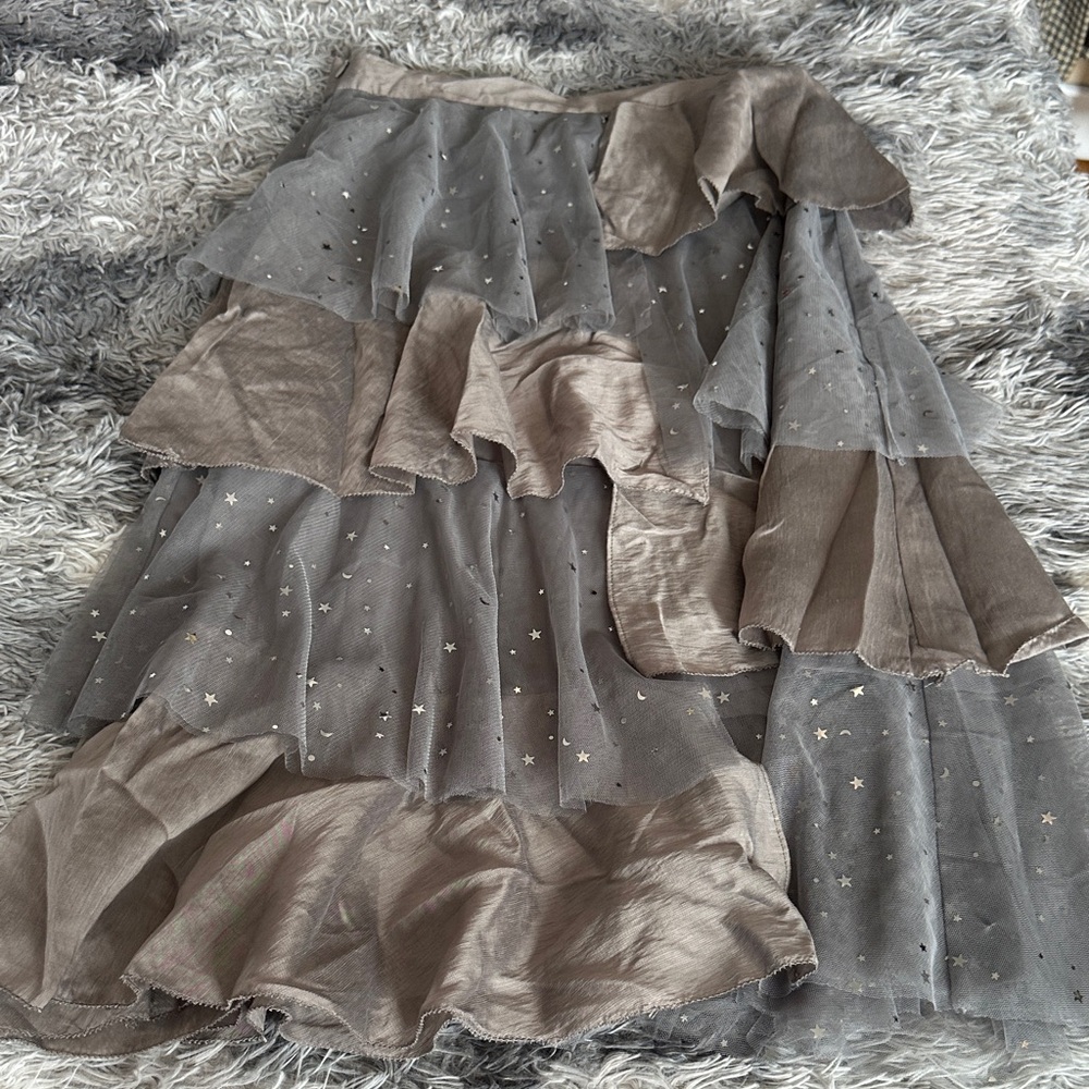 C—Elegant Gray Layered Skirt